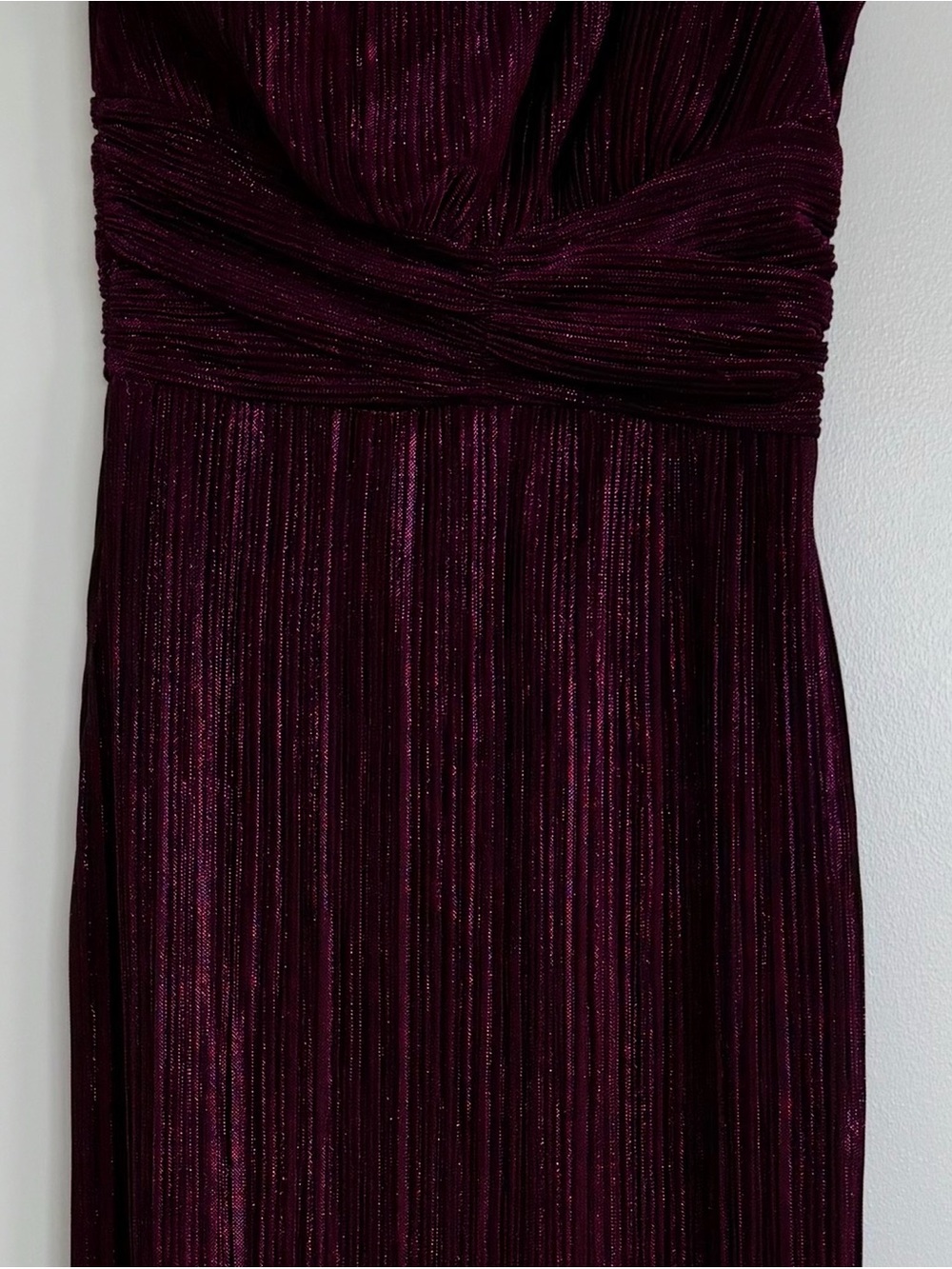 One Shoulder Metallic Raspberry Plissé Maxi Evening Gown Size 6 - Picture 2 of 3